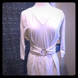 White v-neck O Buckle dress